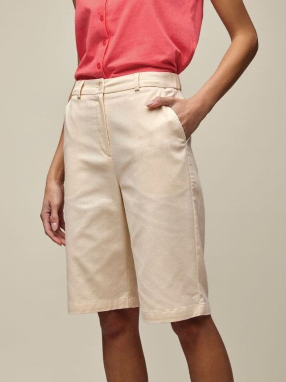 NWT AVON STUDIO 1886 WALKING SHORTS (SIZE L 12/14)